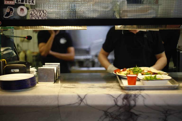 Menus végétariens dans les cantines : des retombées positives pour l’environnement