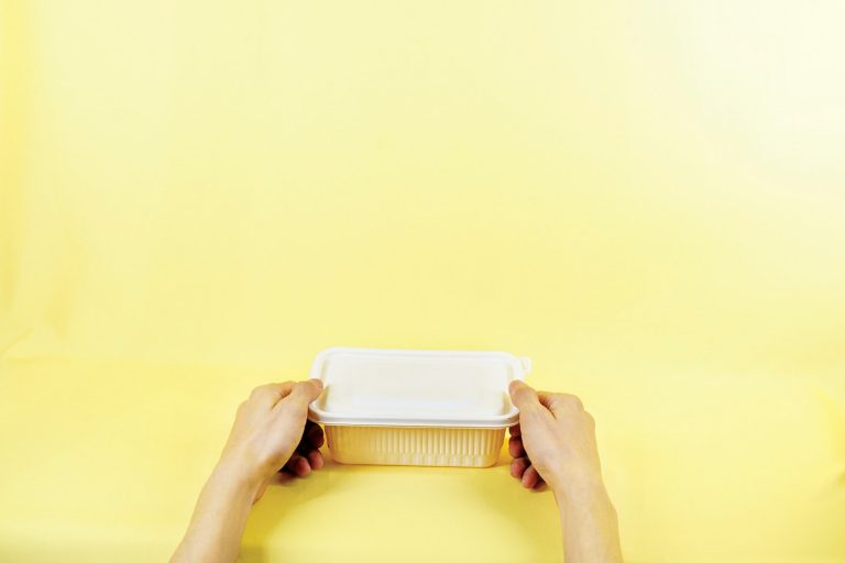 Fin du plastique dans les cantines : les recommandations du Conseil national de l’alimentation